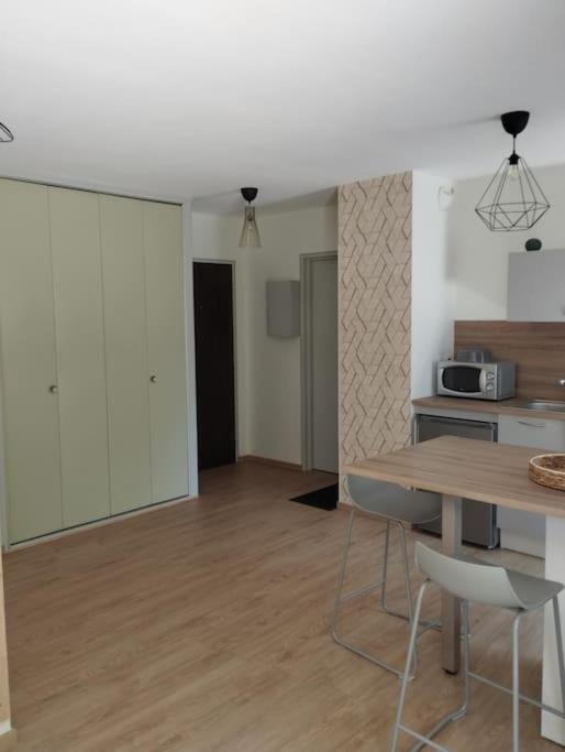 Studio Climatise Et Spacieux Situe Pres Des Parcs Vichy Extérieur photo